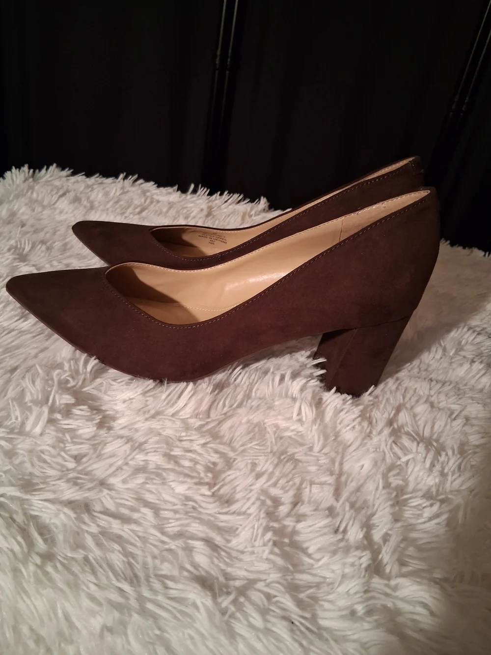 Marc Fisher Dark Brown Suede Pointed-Toe Pumps NWOT, glue Frome Tag Inside, Hee